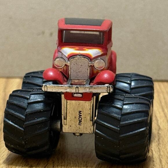 Matchbox Super Chargers DOC CRUSH Monster Truck 1986 Red
Flames - Picture 2 of 9